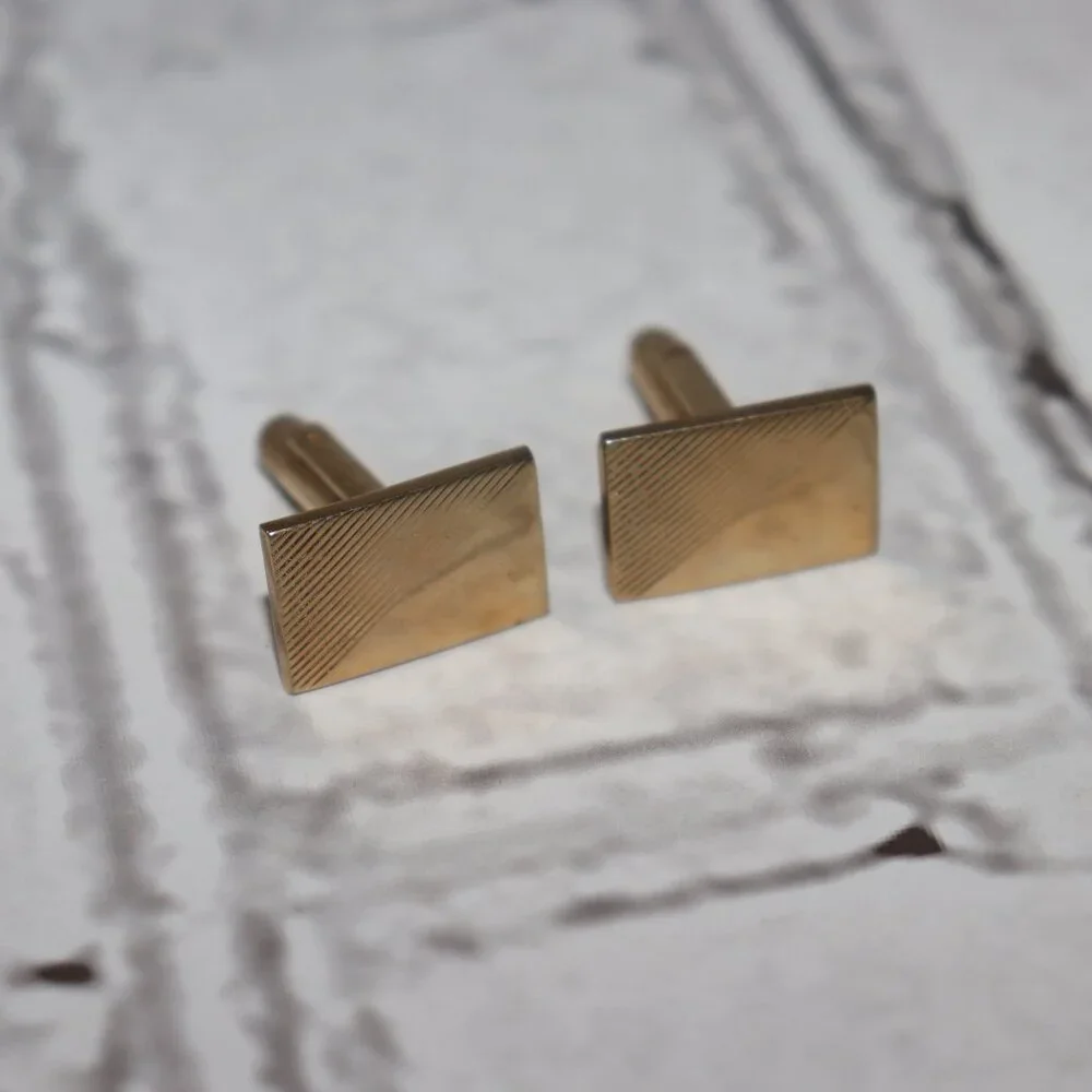 Vintage gold men's cuff links .75